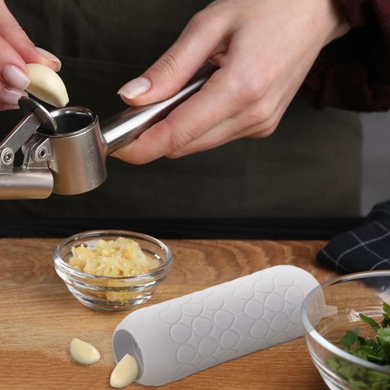 Tube éplucheur d'ail en Silico - Kitchen Gadgets Garlic avis et prix