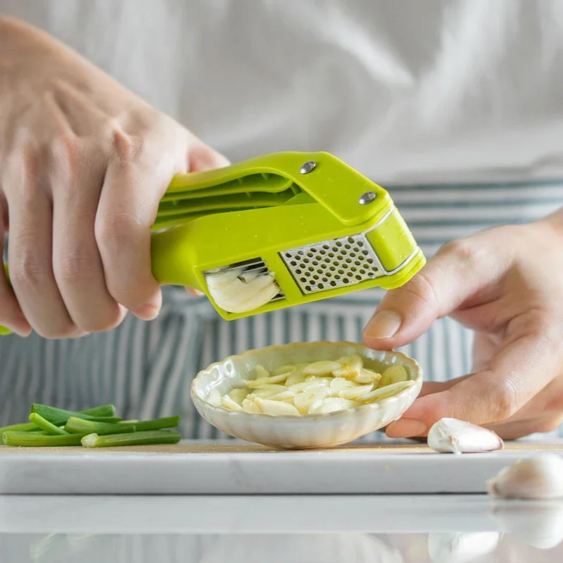 2 en 1 presse-ail et trancheus - Kitchen Gadgets Garlic avis et prix
